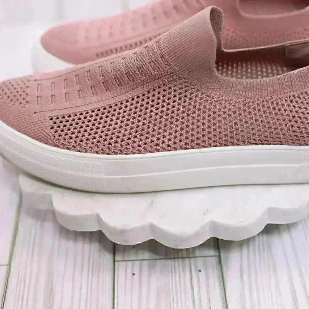 Steve Madden Daray Size 8 Rose Gold fabric upper sneaker
